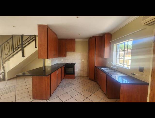 3 BEDROOM TOWNHOUSE FOR SALE IN ANNLIN